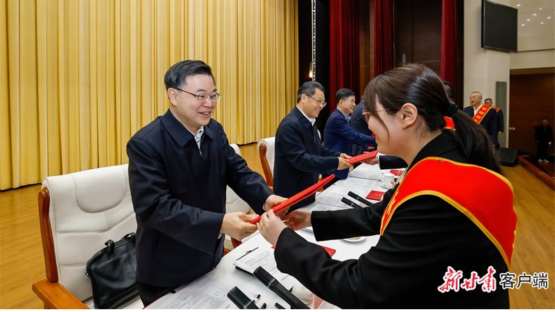 胡昌升在全省强工业行动推进大会上强调锚定智能化绿色化融合化方向加力推进全省工业高质量发展任振鹤主持 庄国泰石谋军出席